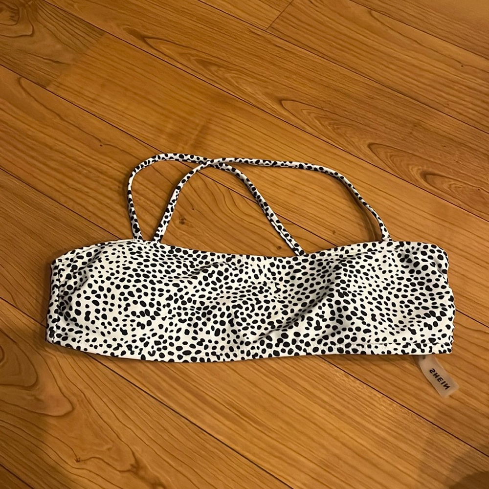 4/$20 Shein black & white Bandeau bikini top with adjustable & removable straps